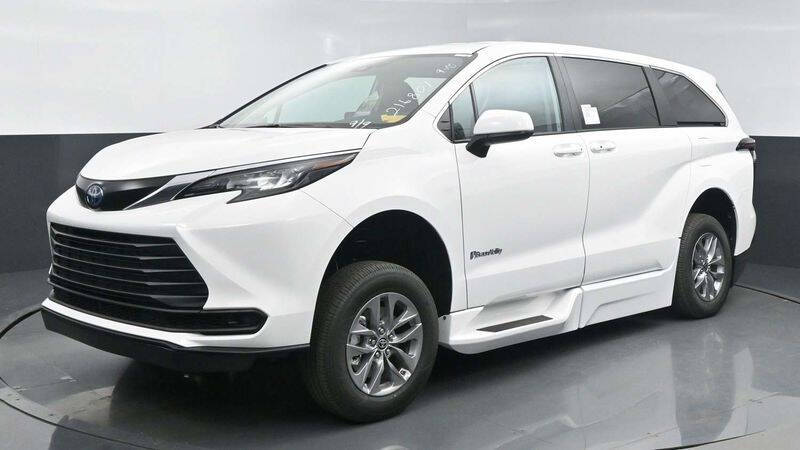 2024 Toyota Sienna LE 8-Passenger