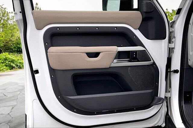 2022 Land Rover Defender 110 SE