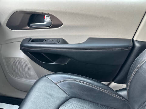 2017 Chrysler Pacifica Touring-L Plus