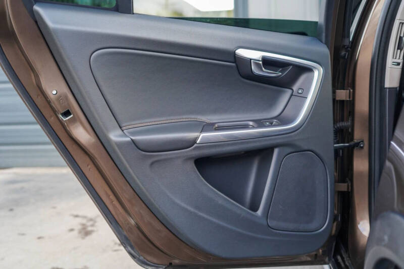 2016 Volvo V60 Cross Country T5