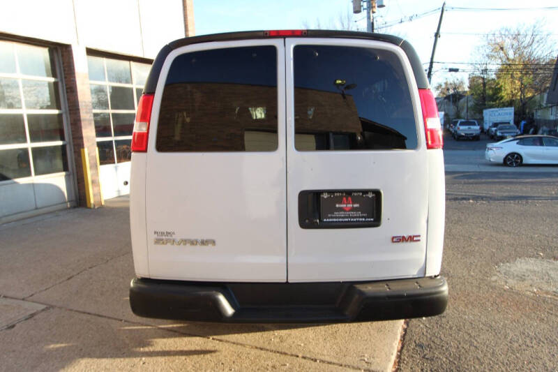 2020 GMC Savana Passenger LS photo 7