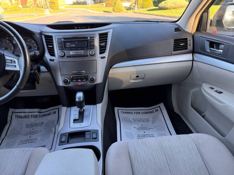 2013 Subaru Outback Premium photo 18