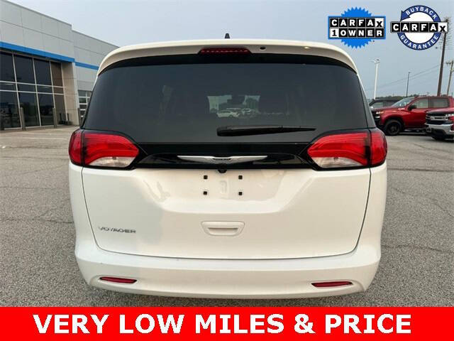 2024 Chrysler Voyager LX