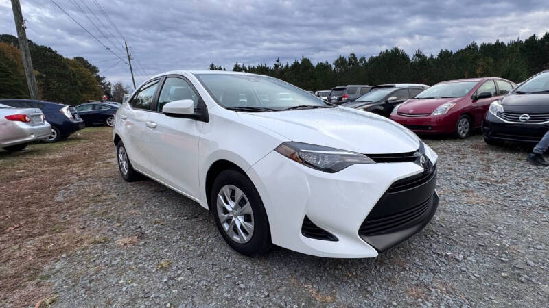 2017 Toyota Corolla null photo 2