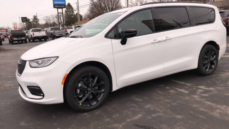 2026 Chrysler Pacifica Select