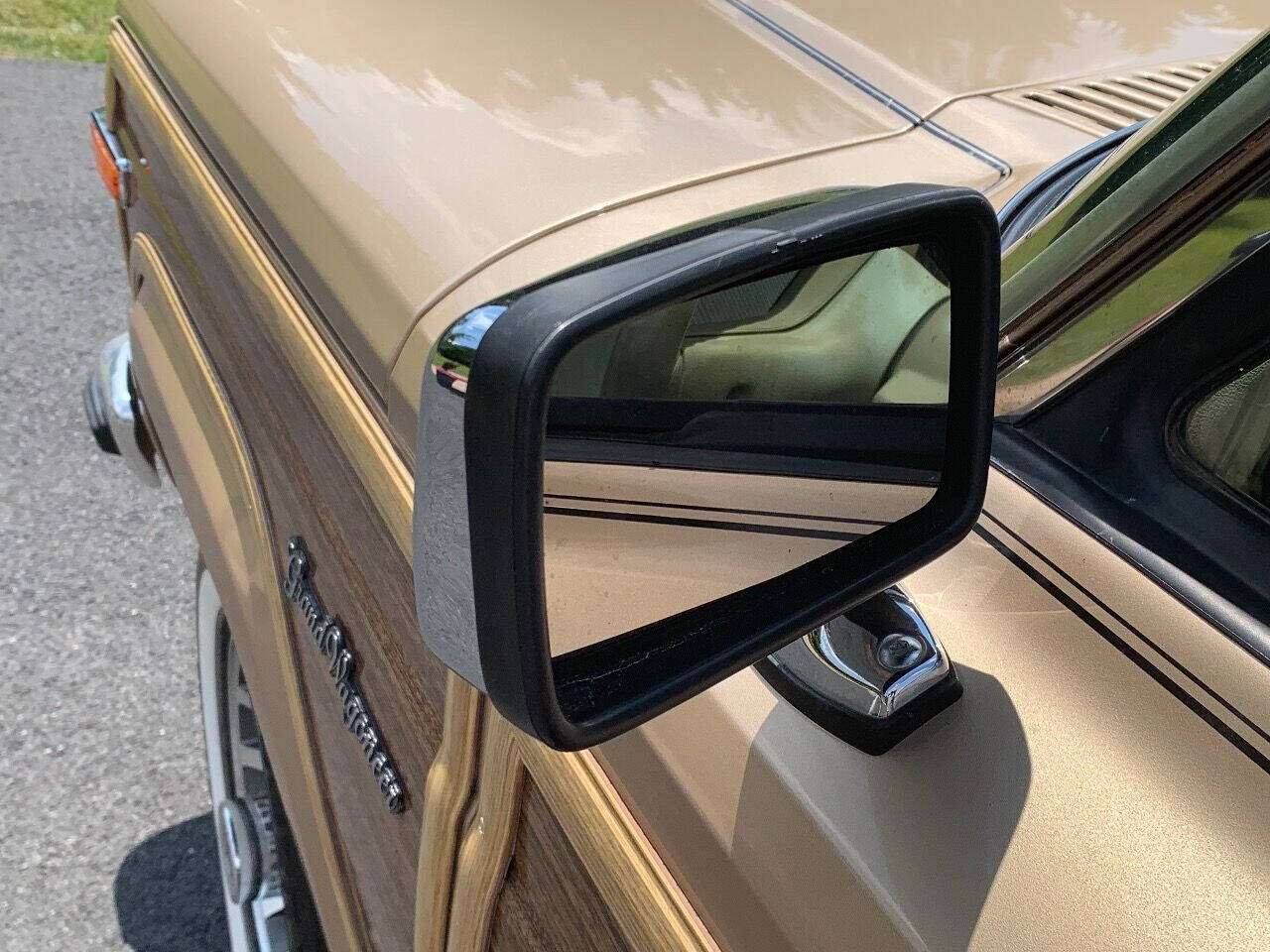 1989 Jeep Grand Wagoneer 33