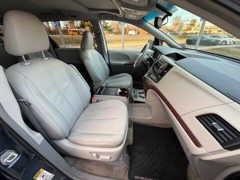 2014 Toyota Sienna XLE 8-Passenger