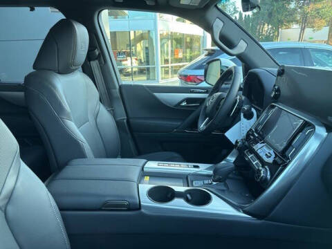 2025 Lexus LX 700h F SPORT Handling