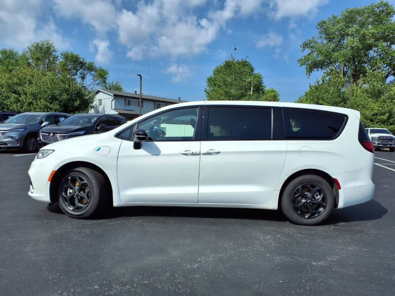 2024 Chrysler Pacifica Plug-In Hybrid Select