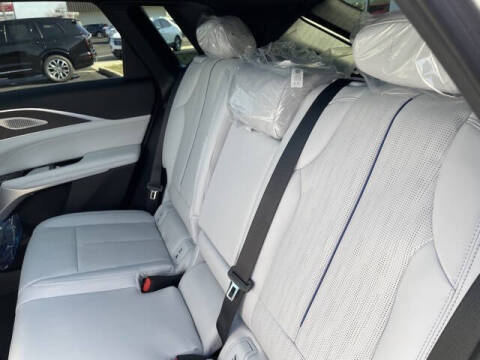 2025 Cadillac LYRIQ Luxury 3