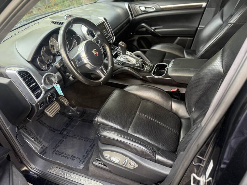 2013 Porsche Cayenne GTS