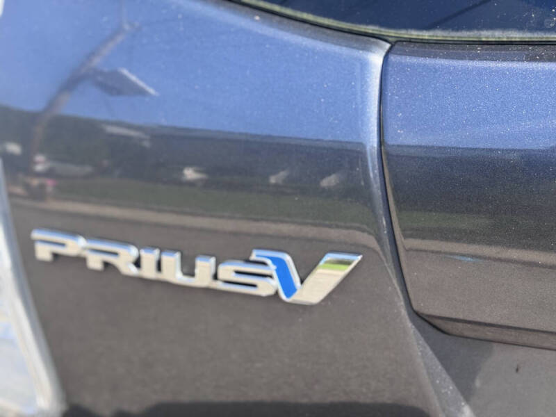 2013 Toyota Prius v Five