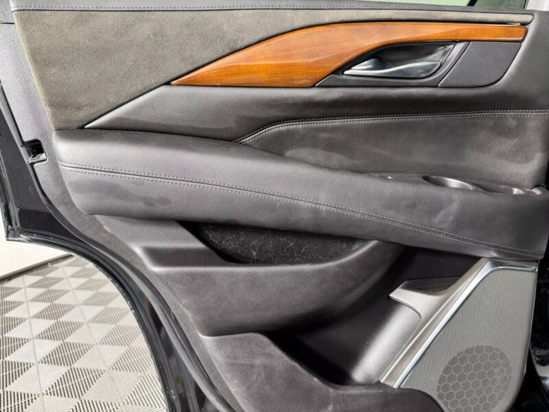 2018 Cadillac Escalade Luxury