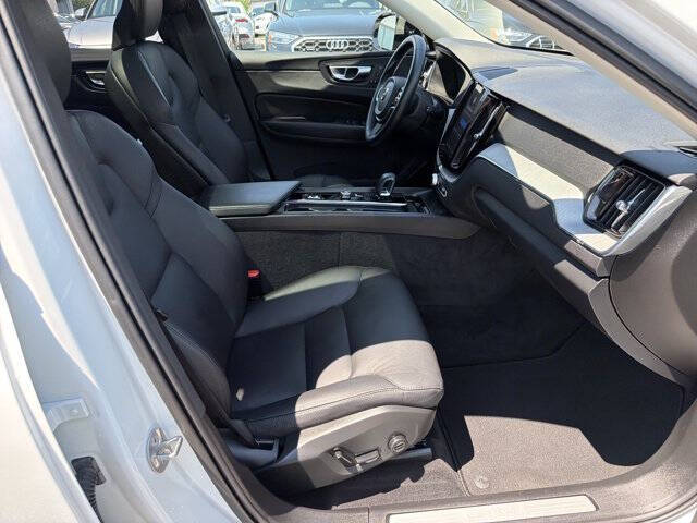 2025 Volvo XC60 B5 Plus Dark Theme