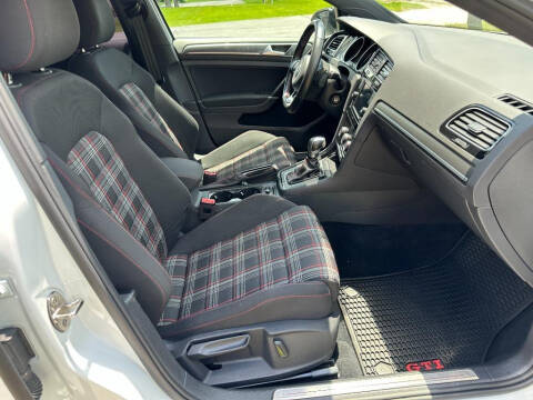 2021 Volkswagen Golf GTI SE