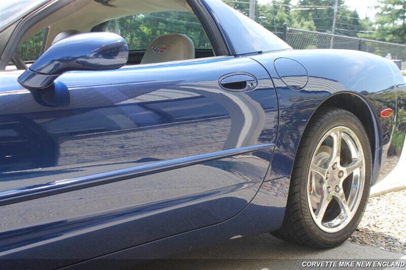 2004 Chevrolet Corvette 21