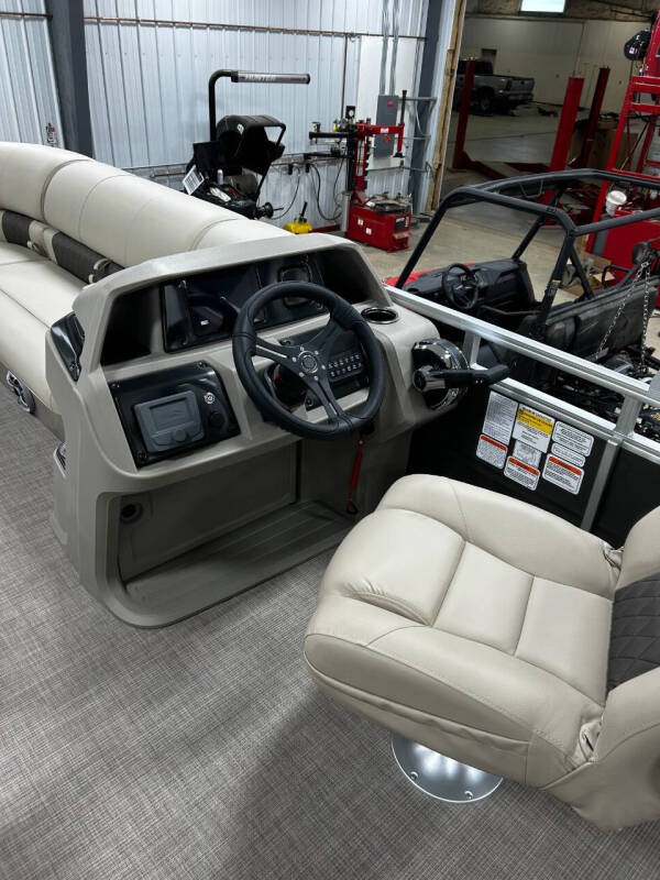 2025 Sun Tracker PARTY BARGE 20 FT