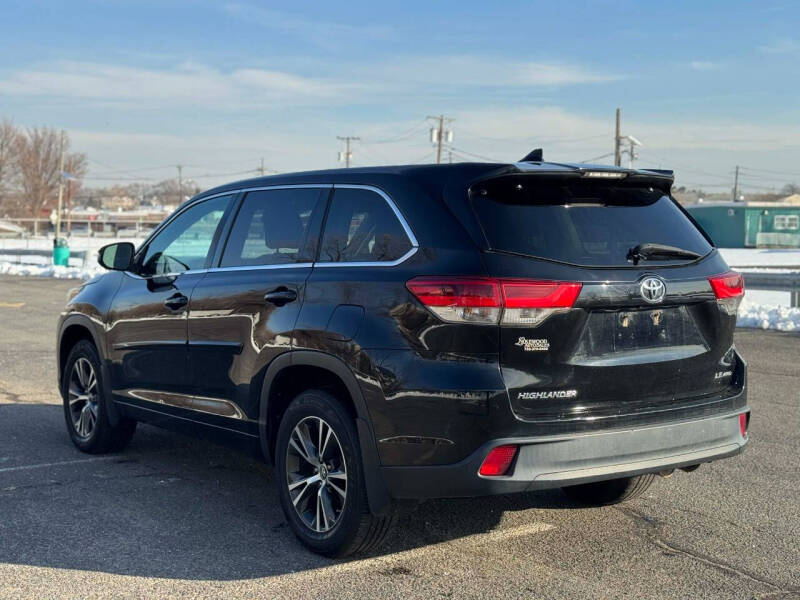 2018 Toyota Highlander LE