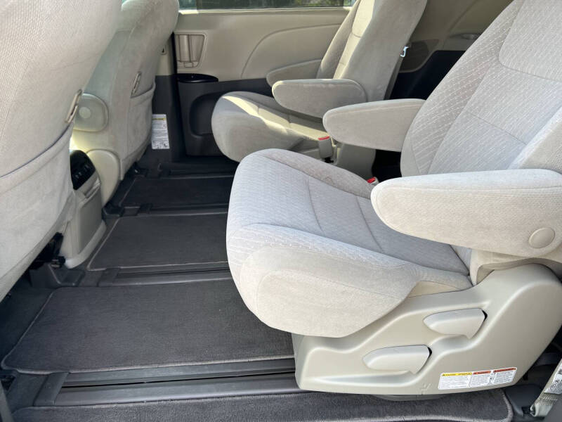 2020 Toyota Sienna LE 7-Passenger