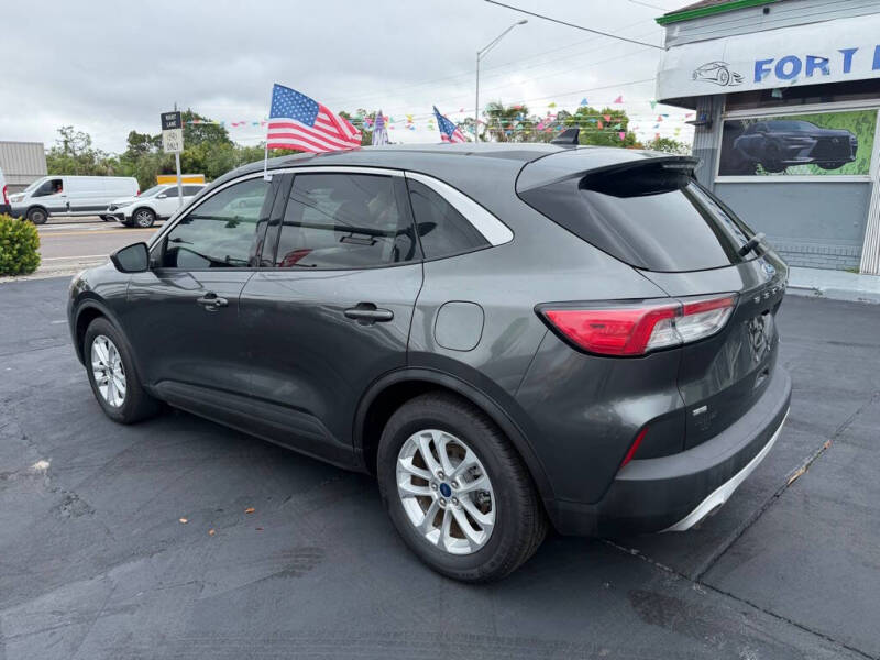 2020 Ford Escape SE