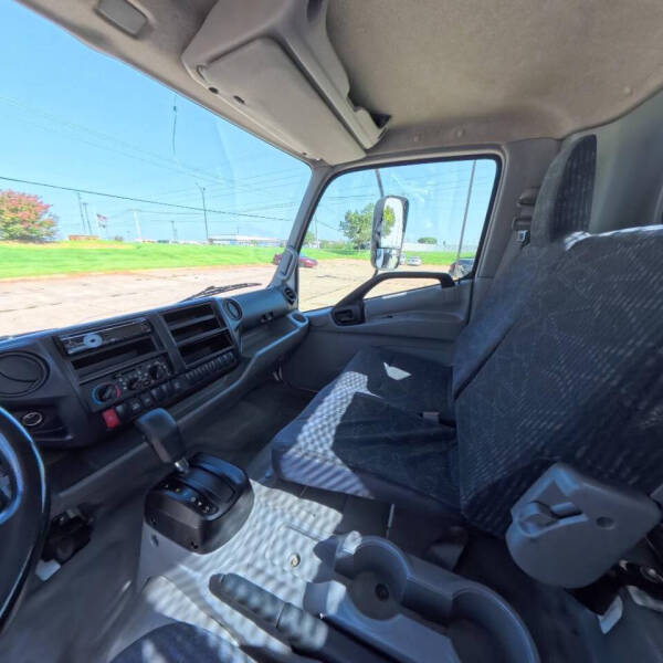 2017 Hino 195