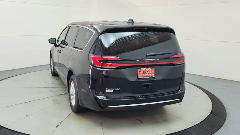 2027 Chrysler Pacifica Select