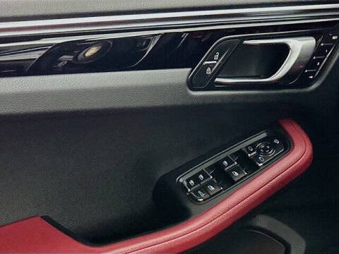 2023 Porsche Macan T