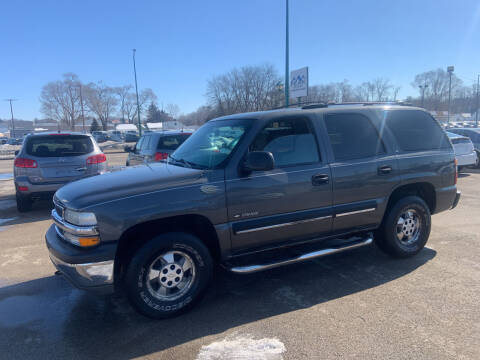 2001 Chevrolet Tahoe for sale at Peak Motors in Loves Park IL