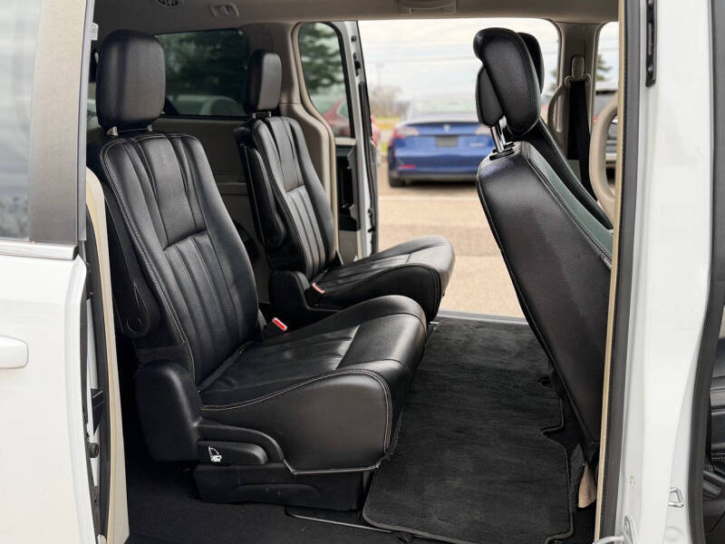 2016 Chrysler Town and Country Touring