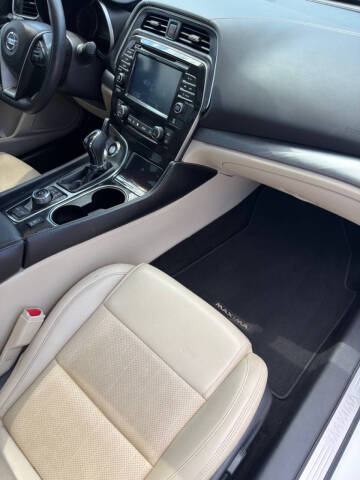 2017 Nissan Maxima