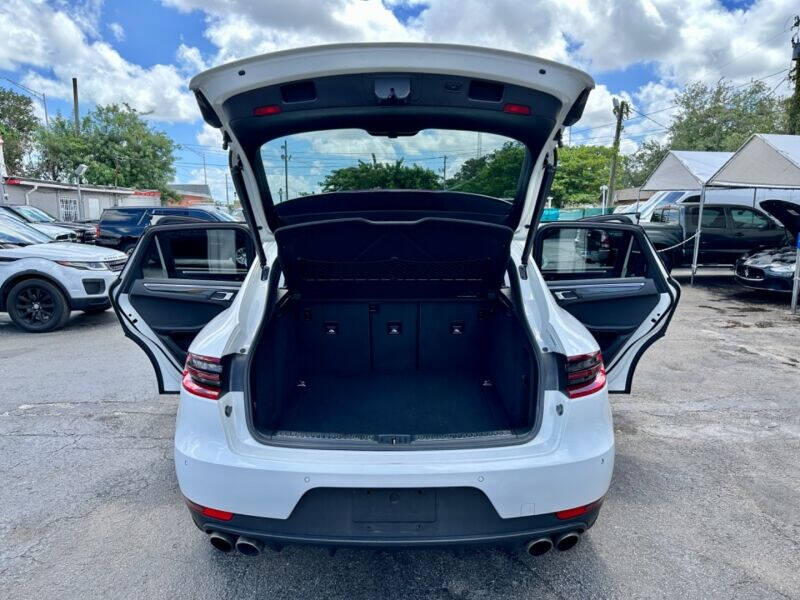 2015 Porsche Macan  - $29,995