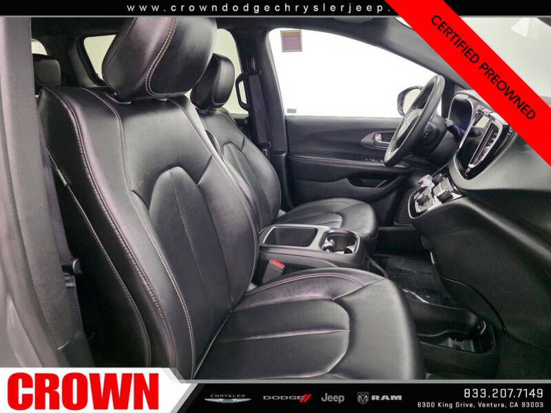 2025 Chrysler Pacifica Select