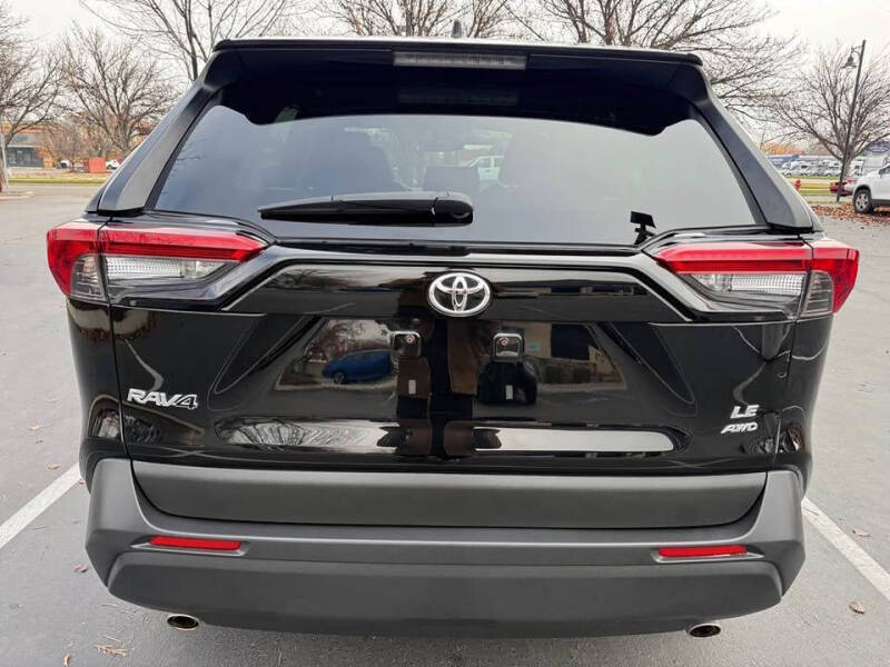 2023 Toyota RAV4 LE