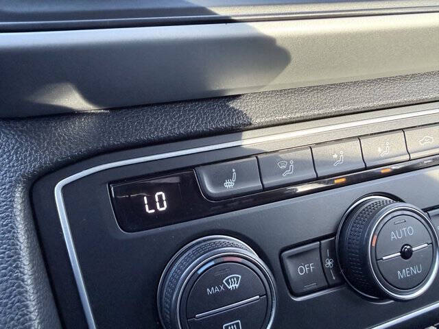 2021 Volkswagen Atlas Cross Sport V6 SE R-Line