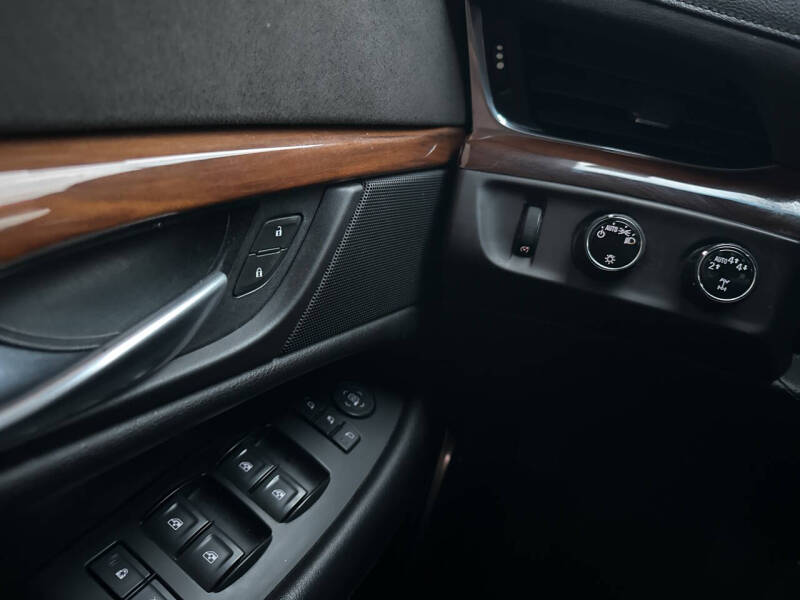 2017 Cadillac Escalade Luxury