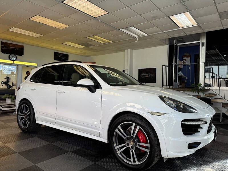 2014 Porsche Cayenne GTS
