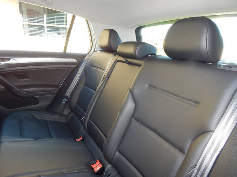 2016 Volkswagen Golf TSI SE