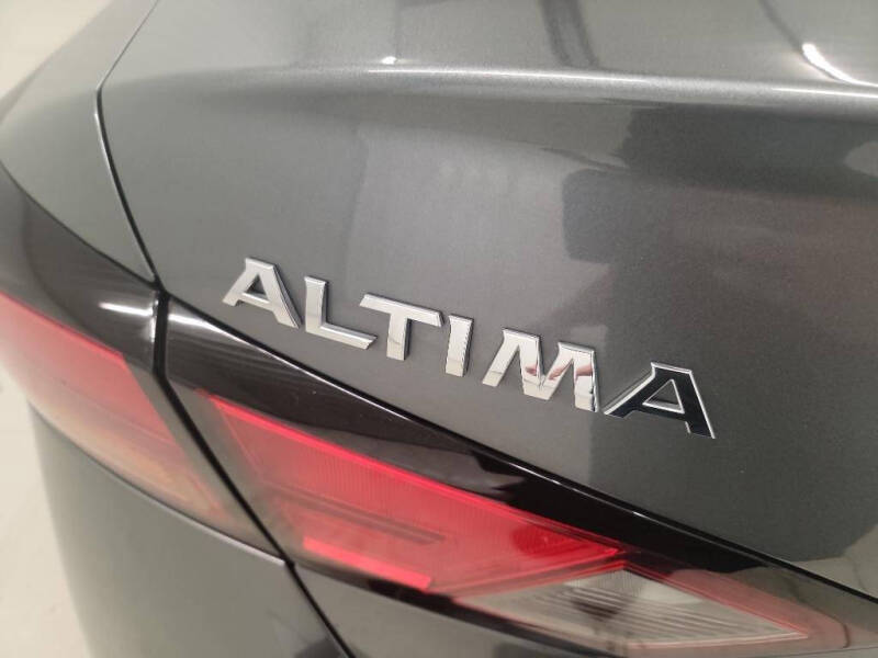 2020 Nissan Altima SR photo 11