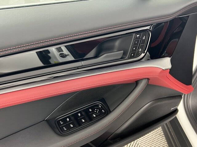 2025 Porsche Panamera 4