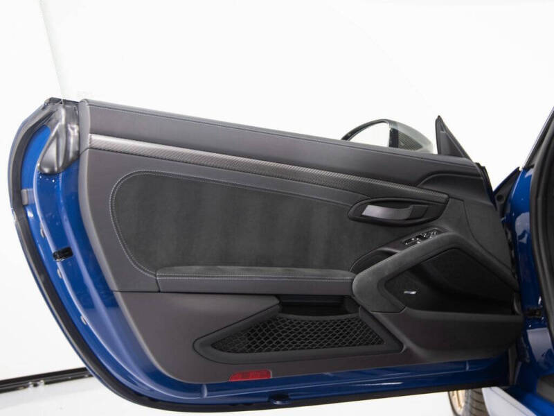 2023 Porsche 718 Cayman GT4 RS