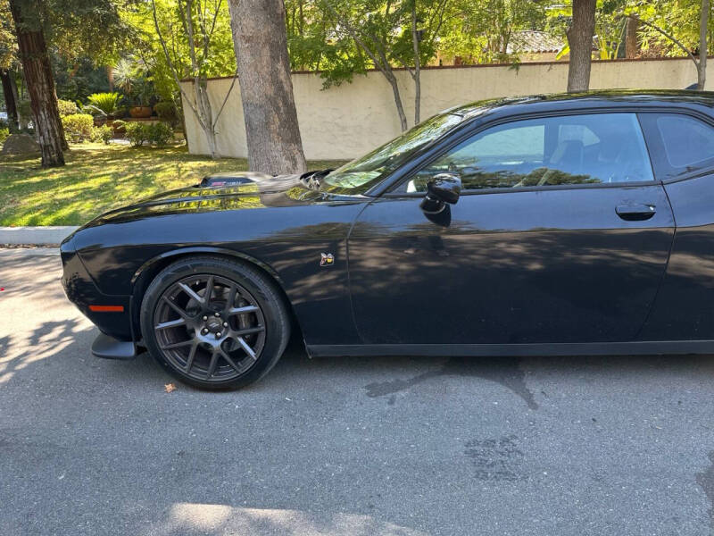 2017 Dodge Challenger 392 HEMI Scat Pack Shaker