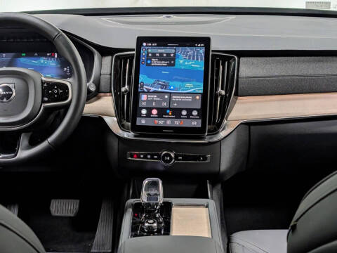 2025 Volvo XC90 B5 Plus Bright Theme 7P