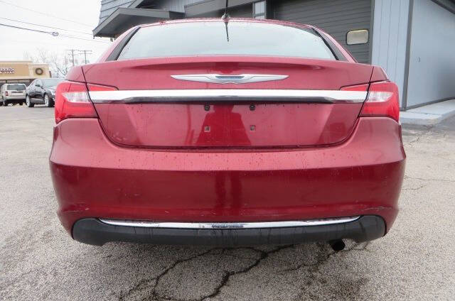 2013 Chrysler 200 Touring photo 25