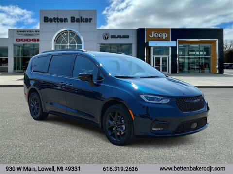 2023 Chrysler Pacifica for sale at Betten Baker Chrysler Dodge Jeep Ram in Lowell MI
