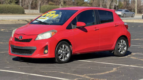 2012 Toyota Yaris 5-Door SE