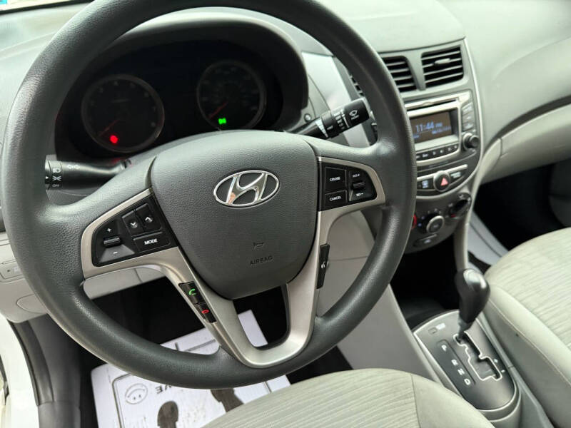 2016 Hyundai Accent SE