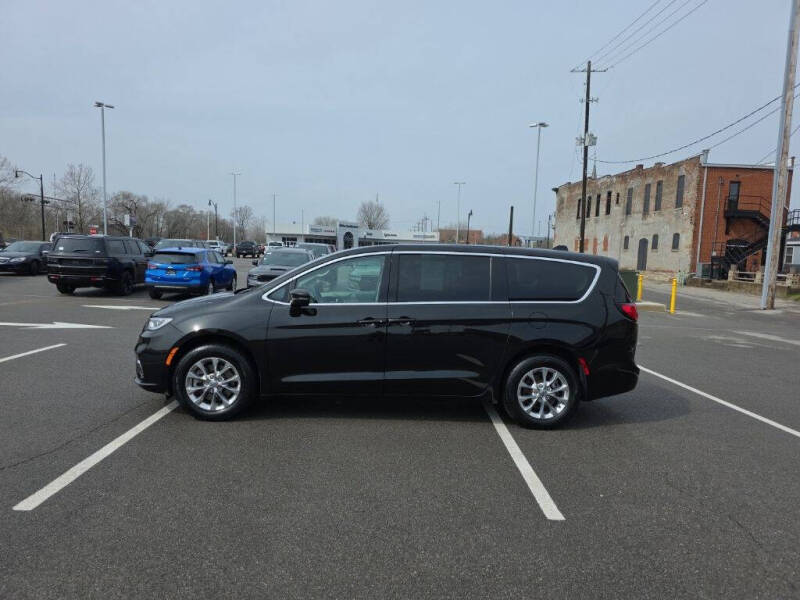 2023 Chrysler Pacifica Touring L