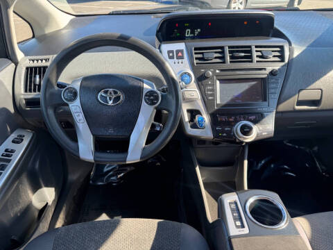 2014 Toyota Prius v Five