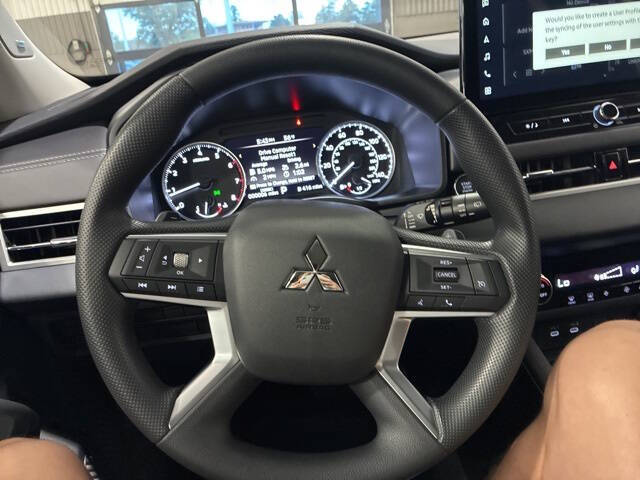 2025 Mitsubishi Outlander ES