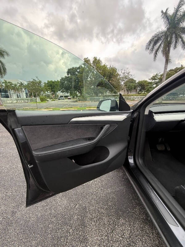 2025 Tesla Model Y Long Range